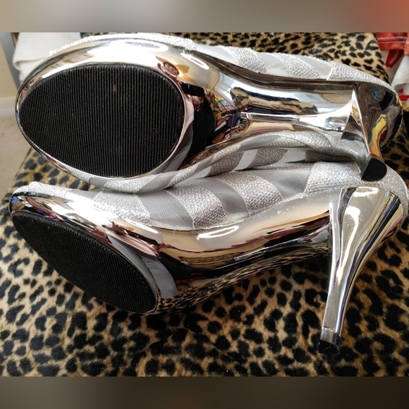 NEW STYLISH SILVER GLITTER/SHEER HEELS SHOES SIZE 12 - Picture 12 of 16
